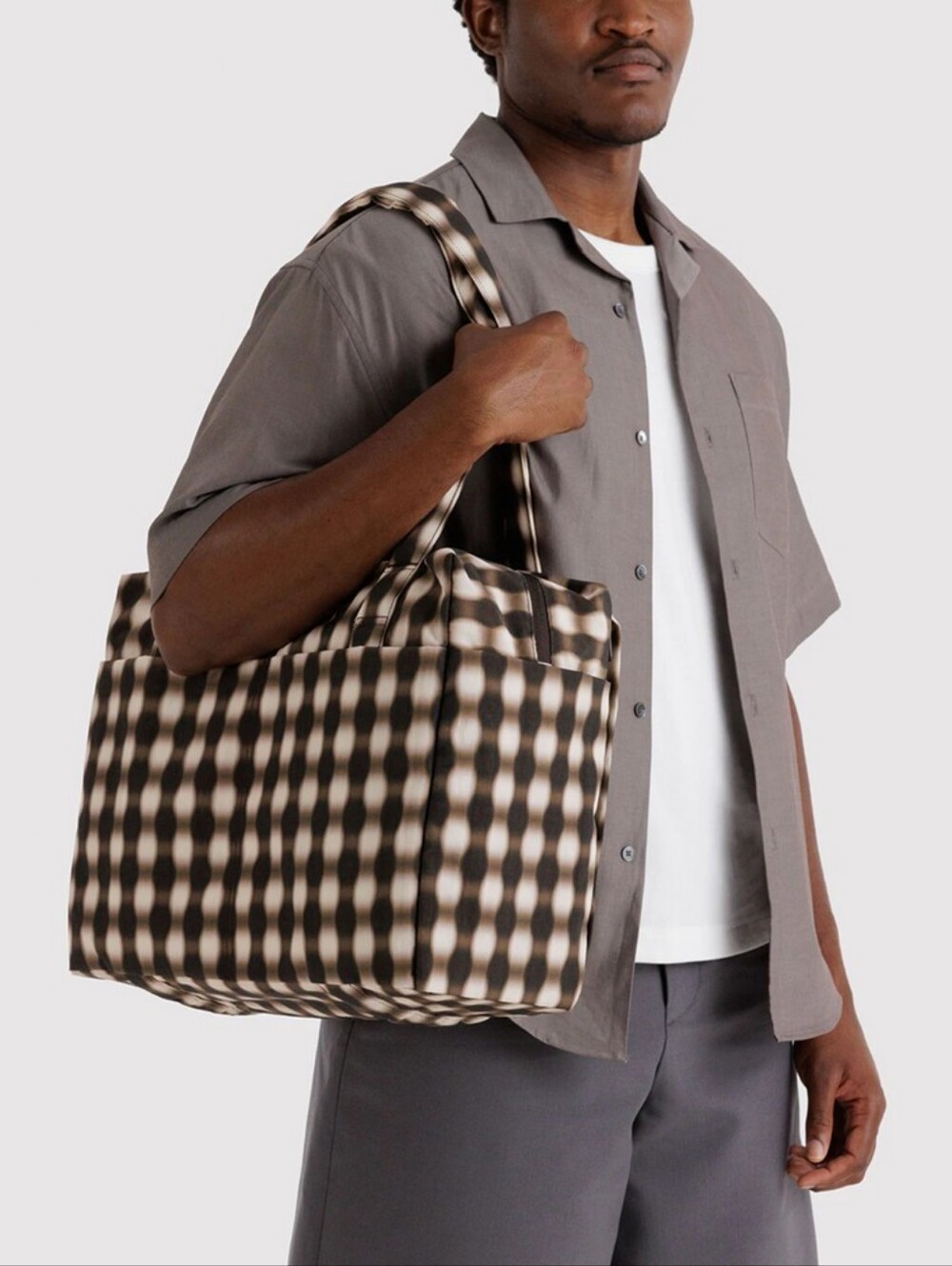 Baggu Small Cloud Carry On in Blurred Gingham Brown - Picture 2 of 6